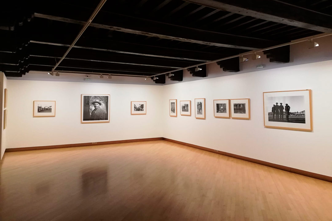 sala de exposiciones, fotografías